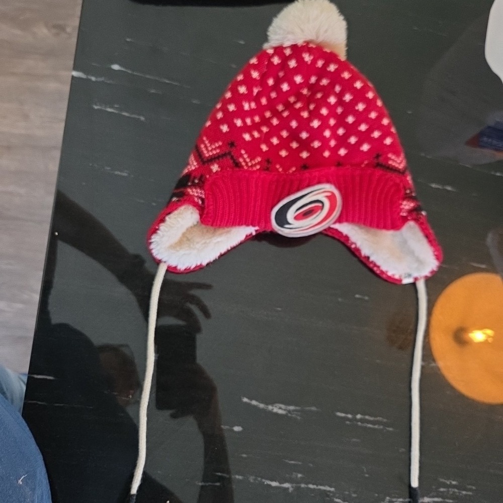 47 Brand Carolina Hurricanes Women NHL Knit Earflap Beanie Hat Red Fair Isle Pom